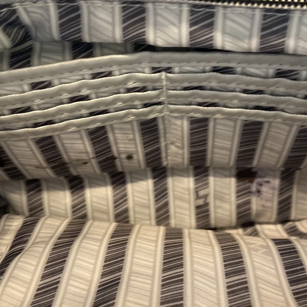 Lug Silver Quilted Shoulder Bag Crossbody Travel Lightweight Organizer - Picture 9 of 17